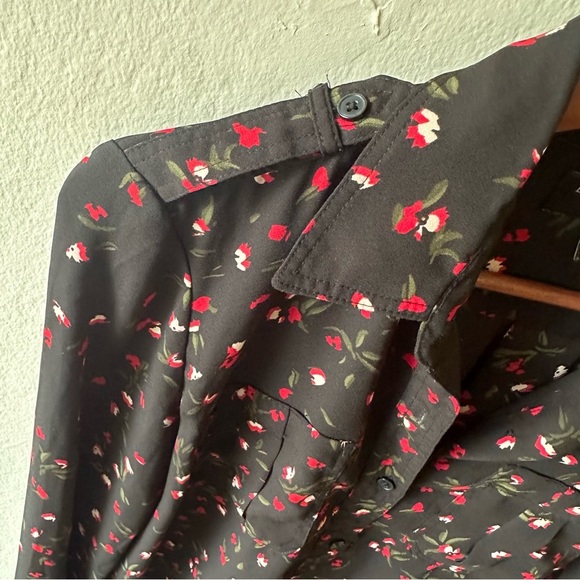 Banana Republic Factory Womens’s Black Shirt with Red Floral print EUC Small - Picture 2 of 7